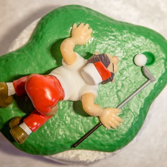 Vtg Wilton Comical Golfer Cake Topper Decoration Blowing Ball into hole - Picture 5 of 7